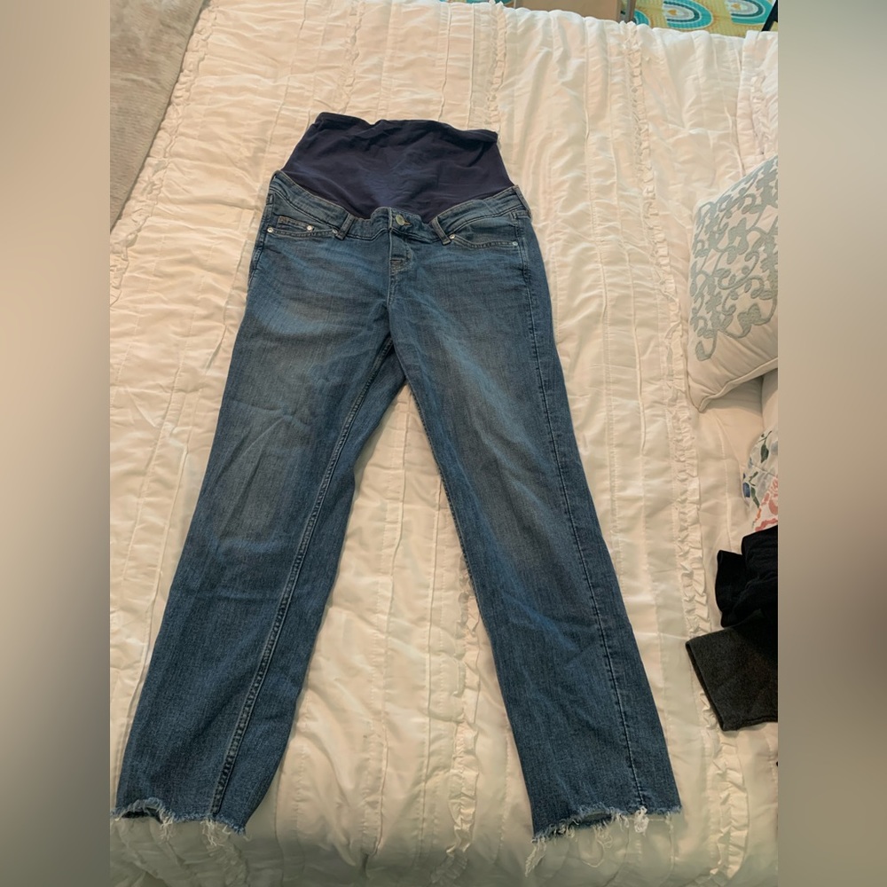 Girlfriend fit maternity jeans! Over the belly band and denim are both stretchy.